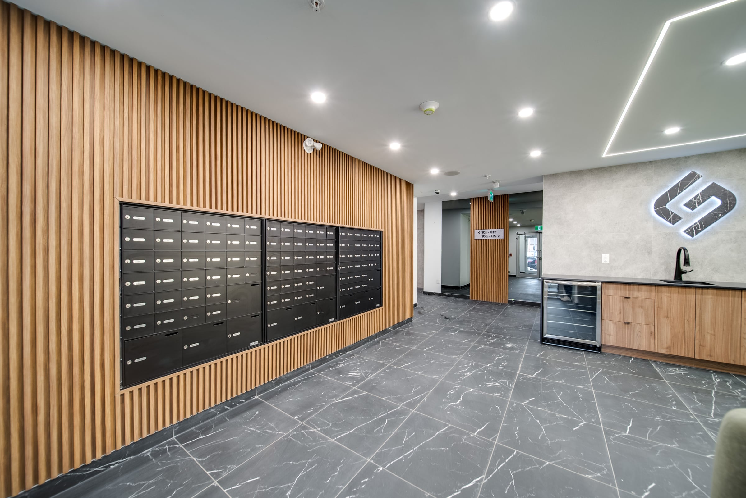 G4 — interior space